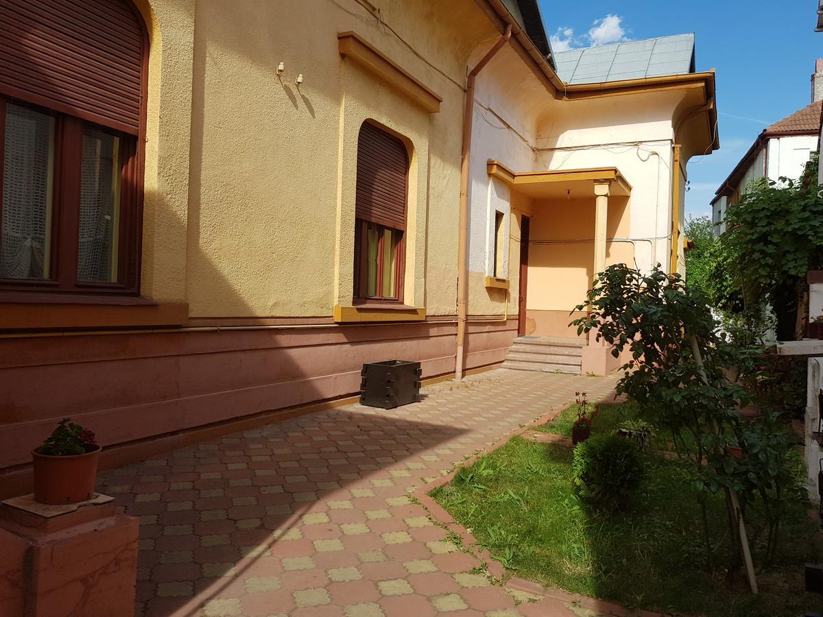 Casa Boiereasca Hostel Craiova Exterior photo