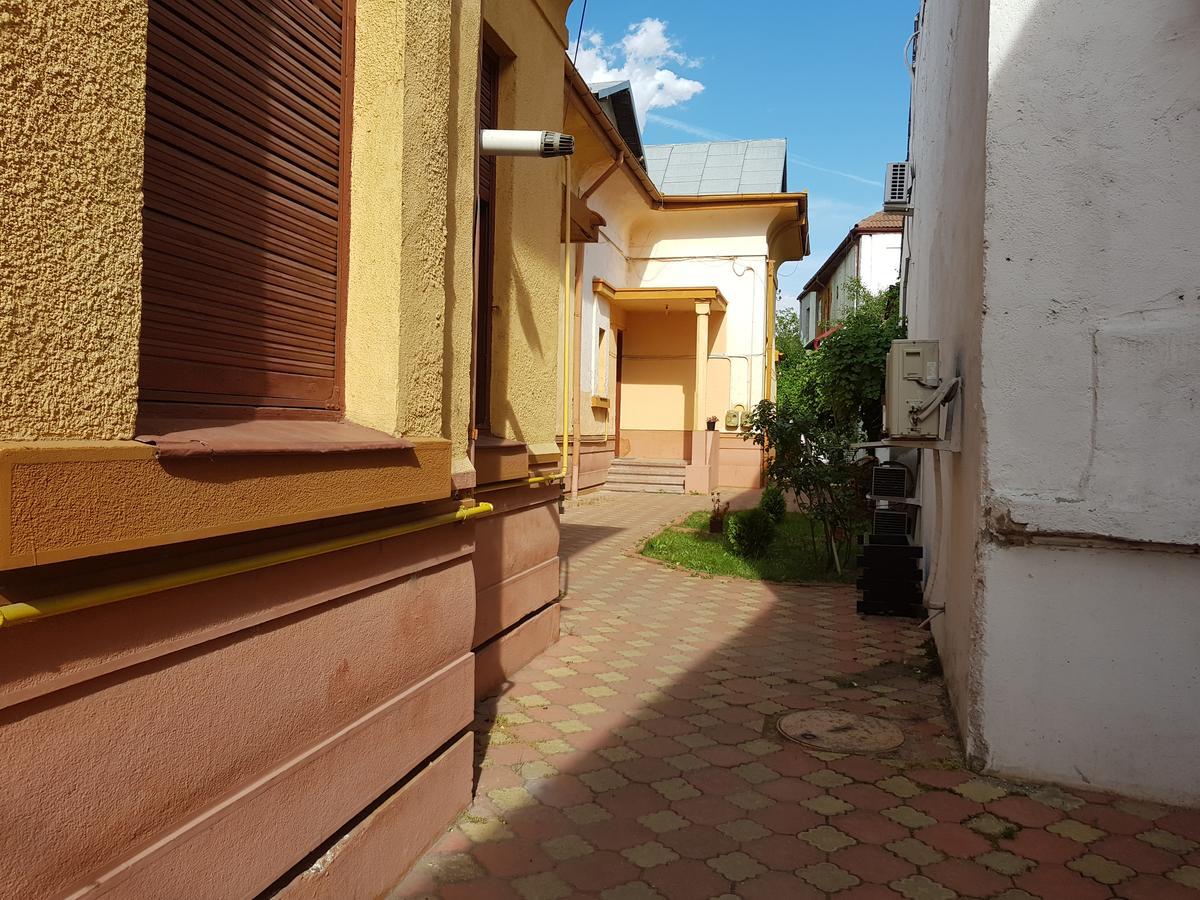 Casa Boiereasca Hostel Craiova Exterior photo