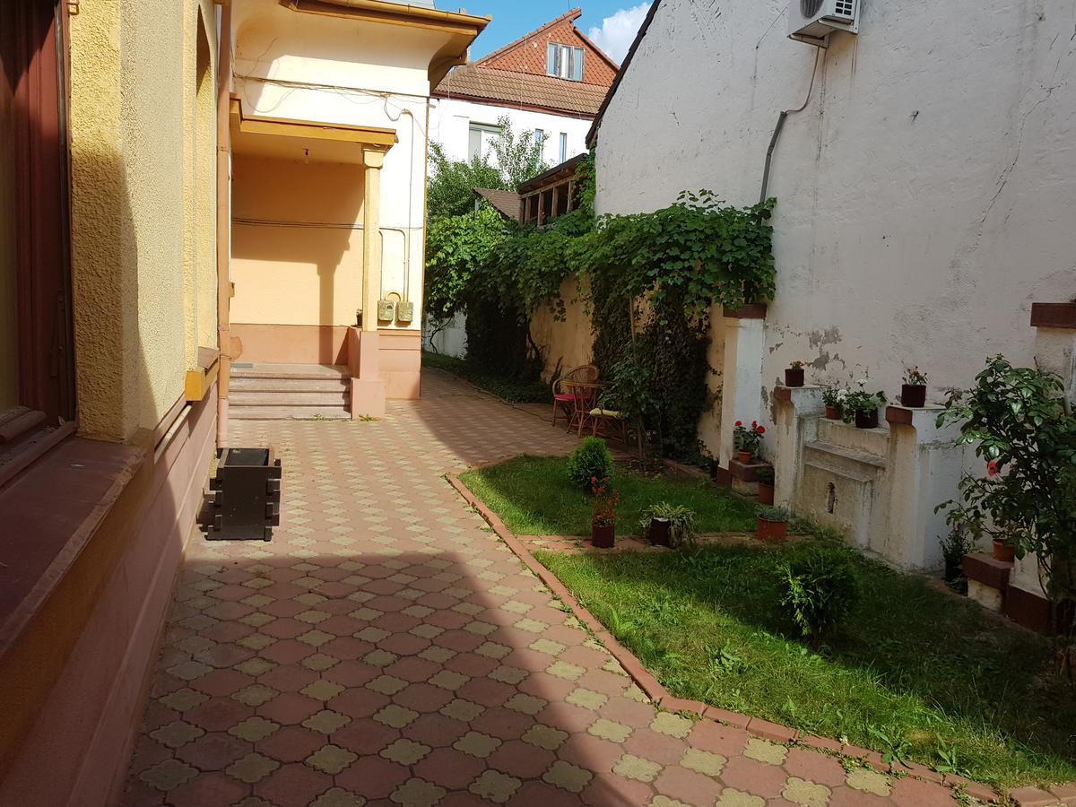 Casa Boiereasca Hostel Craiova Exterior photo