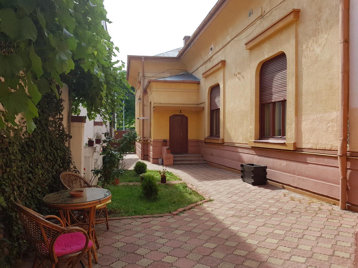 Casa Boiereasca Hostel Craiova Exterior photo